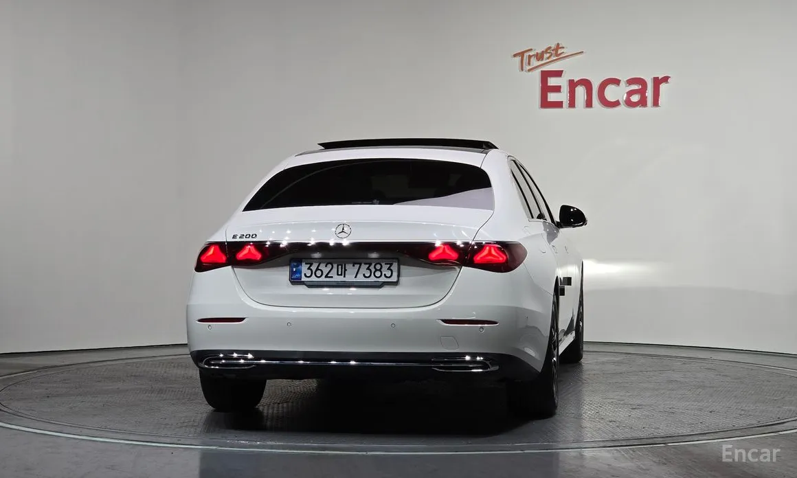 Mercedes-Benz E-Class 2024 E200 Avantgarde