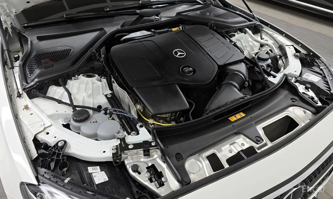 Mercedes-Benz E-Class 2024 E200 Avantgarde