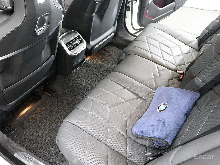 BMW 7 Series 2022 740i xDrive M Sport