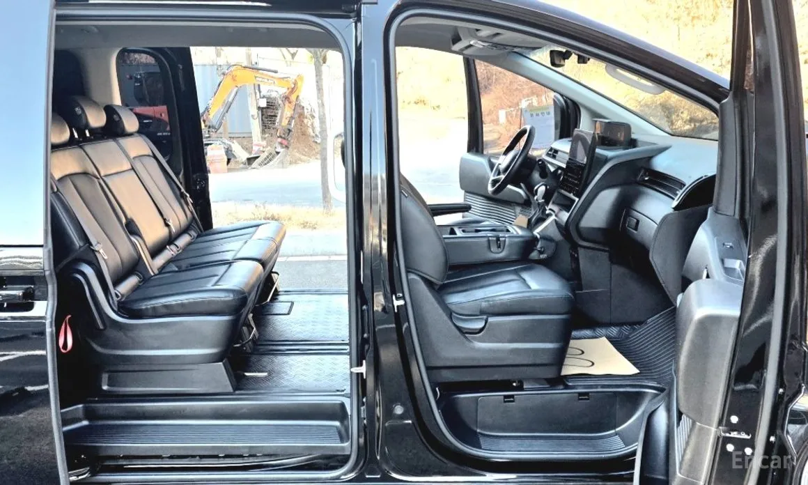 Hyundai Staria 2021 4WD Tourer 11-Seater