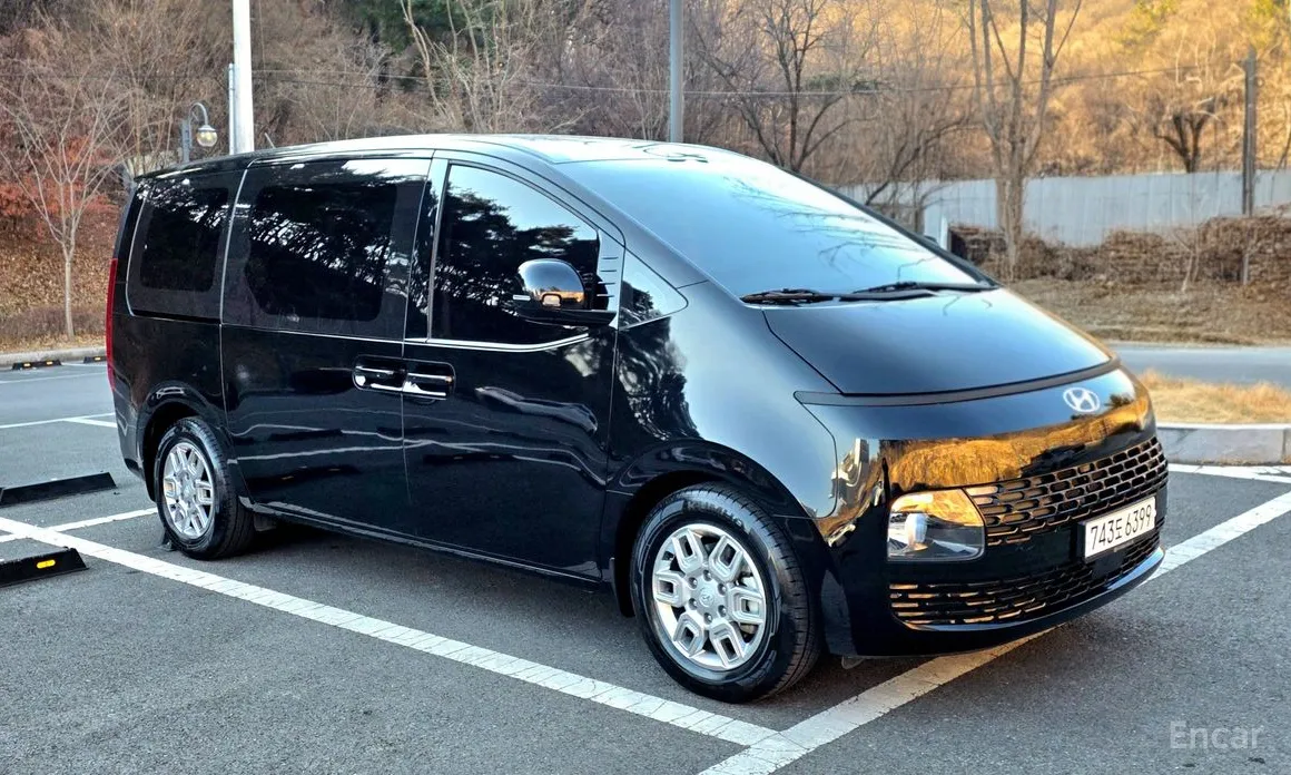 Hyundai Staria 2021 4WD Tourer 11-Seater