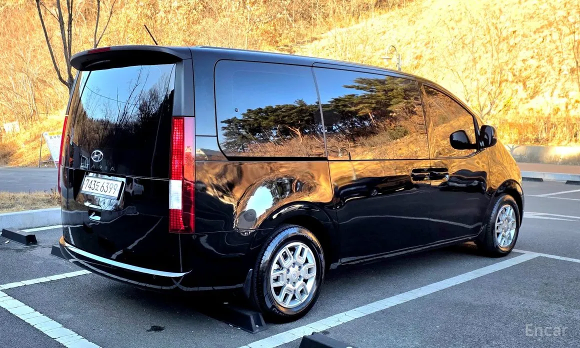 Hyundai Staria 2021 4WD Tourer 11-Seater