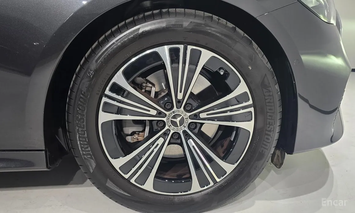 Mercedes-Benz E-Class 2024 E200 Avantgarde