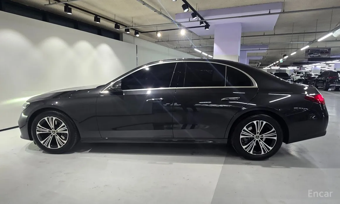 Mercedes-Benz E-Class 2024 E200 Avantgarde