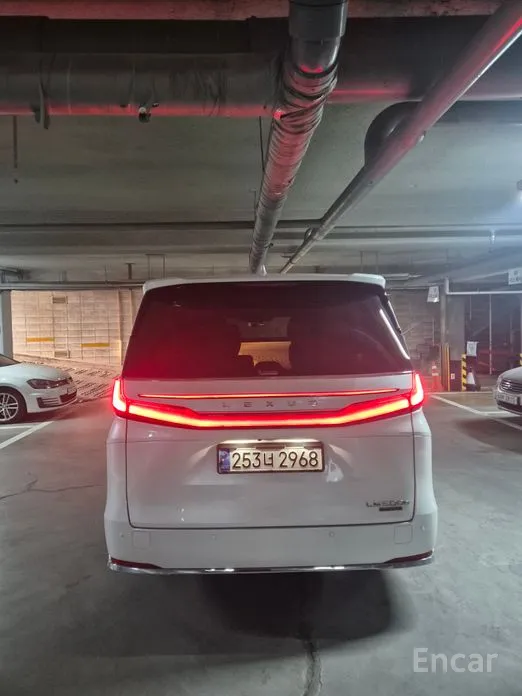 Lexus LM 2024 500h Royal