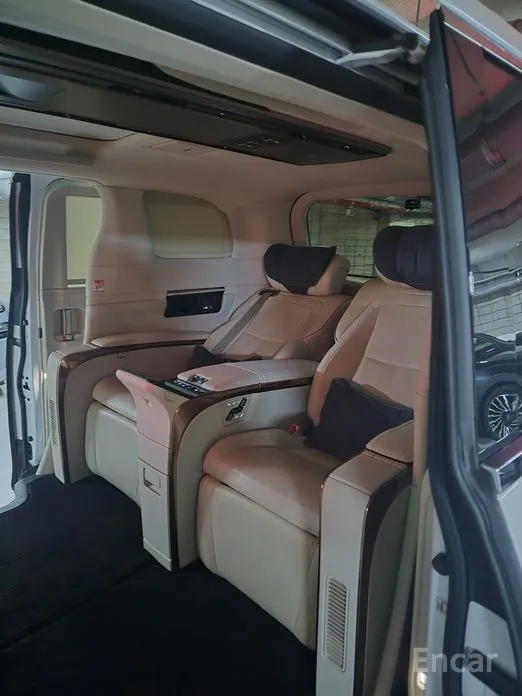 Lexus LM 2024 500h Royal