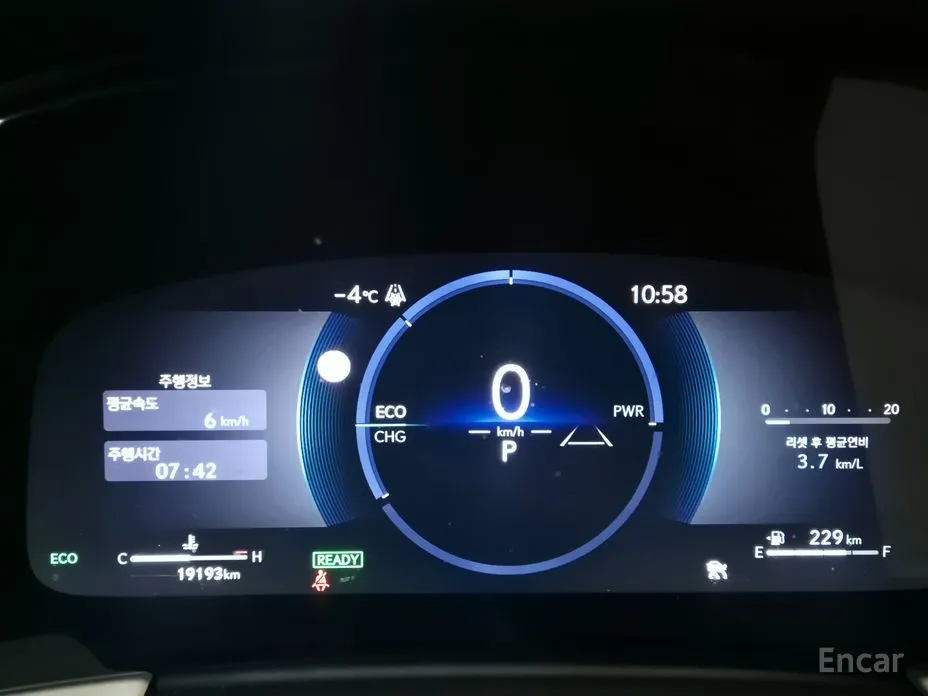 Lexus LM 2024 500h Royal