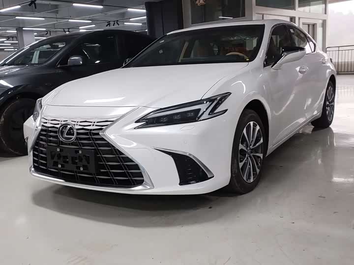 2025 Lexus ES