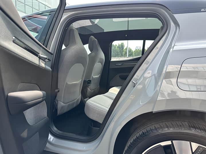 Volvo EX30 2025 2025款 后驱长续航版 Ultra