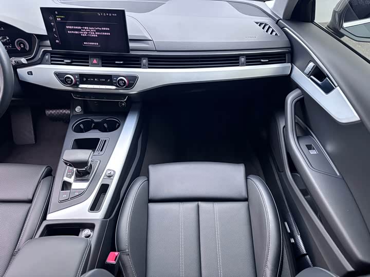 Audi A4L 2025 2025款 200万辆悦享版 40 TFSI 时尚动感型