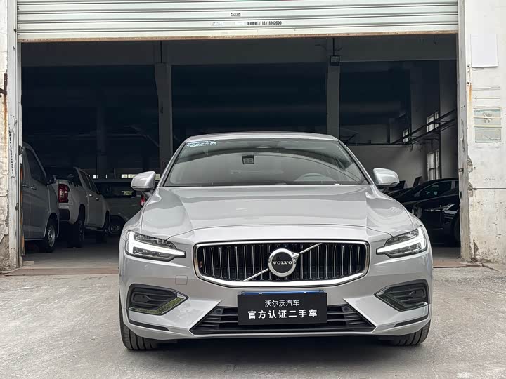Volvo S60 2025 2025款 B4 智远豪华版