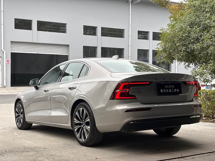 Volvo S60 2025 2025款 B4 智远豪华版