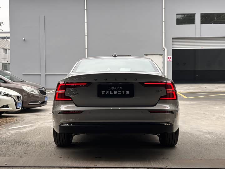 Volvo S60 2025 2025款 B4 智远豪华版