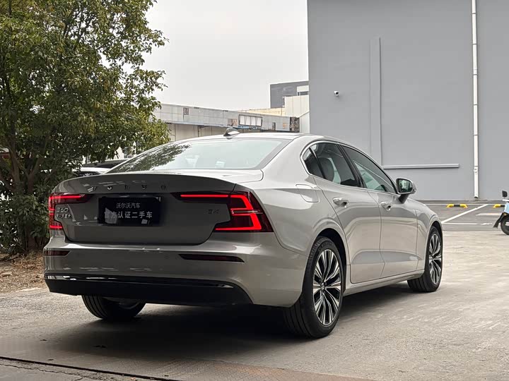 Volvo S60 2025 2025款 B4 智远豪华版