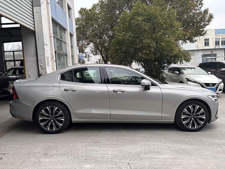 Volvo S60 2025 2025款 B4 智远豪华版