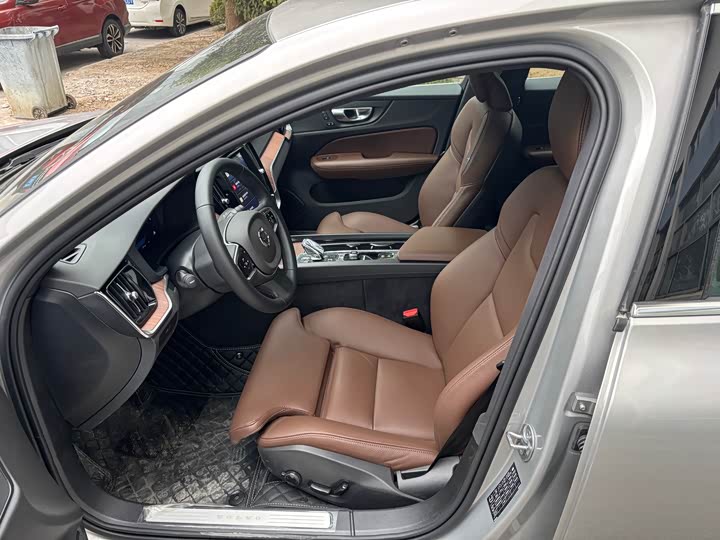 Volvo S60 2025 2025款 B4 智远豪华版