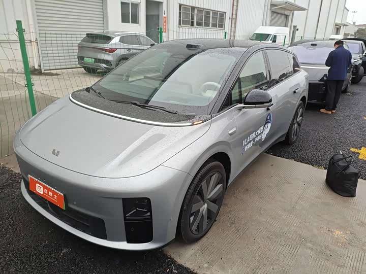 2025 LiXiang i6