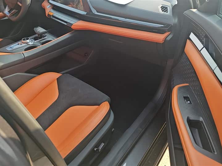 Changan UNI-V 2024 2024款 2.0T 经典运动型