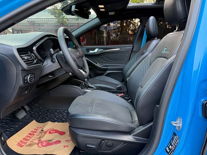 Ford Focus 2022 2022款 两厢 EcoBoost 180 自动S版