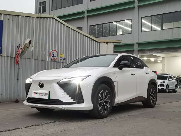 2023 Lexus RZ