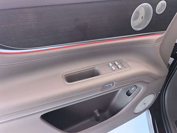 Aito M9 2025 2025款 增程 Ultra版 52kWh 6座版