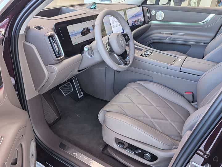 Aito M9 2025 2025款 增程 Ultra版 52kWh 6座版