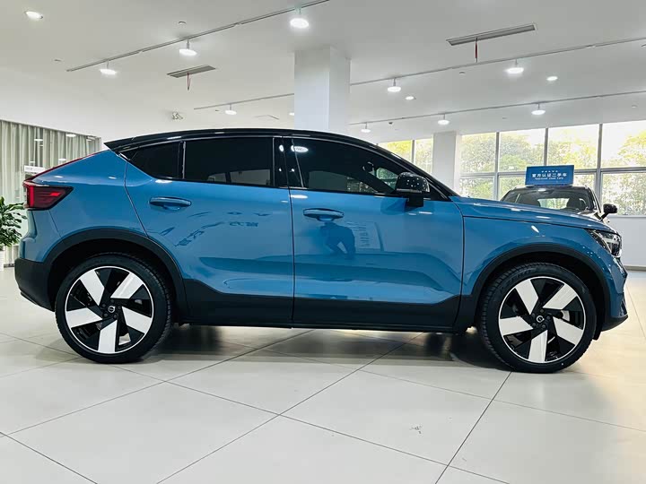 2023 Volvo C40