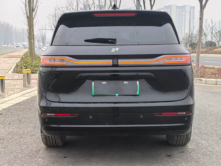 Jetour Shanhai L9 2025 2025款 1.5TD 2DHT 豪华版 6座