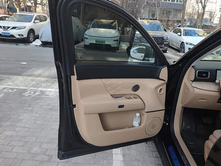 Exeed Sterra ET 2025 2025款 增程 240 Pro四驱高速辅助驾驶