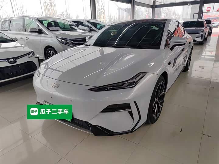 2025 Geely Galaxy E8