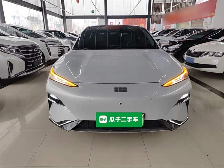 2025 Geely Galaxy E8