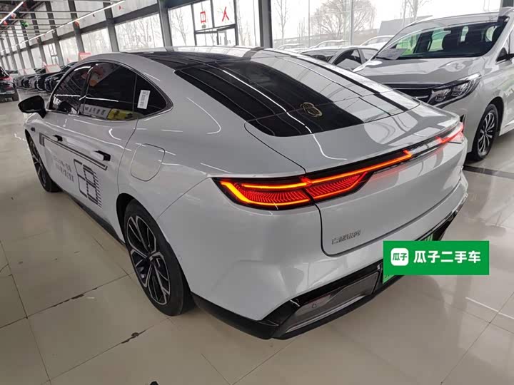 2025 Geely Galaxy E8
