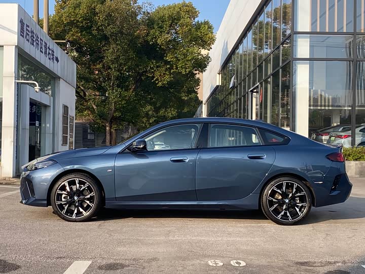 BMW 2 Series 2025 2025款 225L M运动曜夜套装