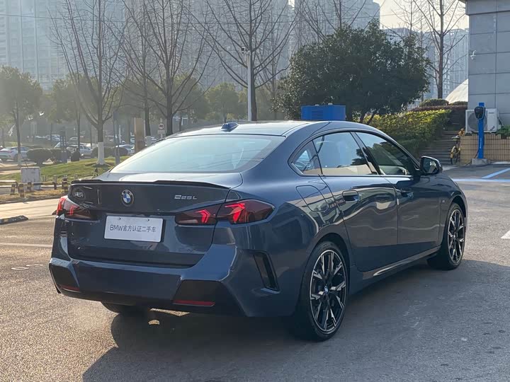 BMW 2 Series 2025 2025款 225L M运动曜夜套装