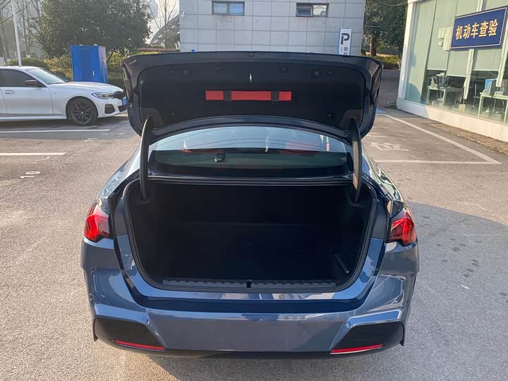 BMW 2 Series 2025 2025款 225L M运动曜夜套装