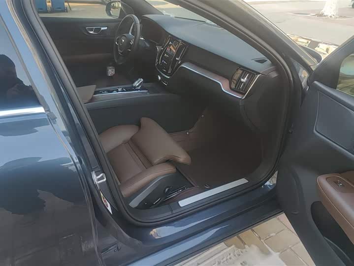Volvo V60 2024 2024款 B5 智远豪华版