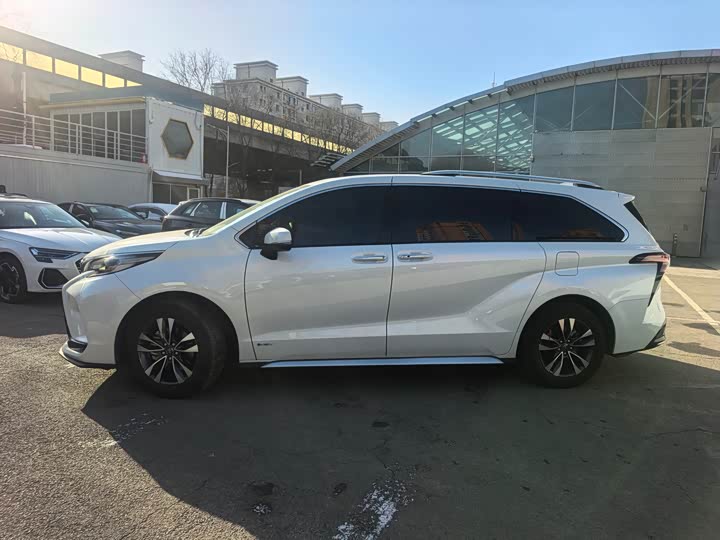 Toyota Granvia 2024 2024款 2.5L混动 尊贵PLUS四驱版
