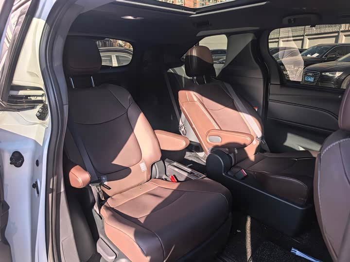 Toyota Granvia 2024 2024款 2.5L混动 尊贵PLUS四驱版