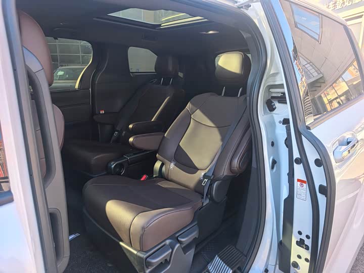 Toyota Granvia 2024 2024款 2.5L混动 尊贵PLUS四驱版