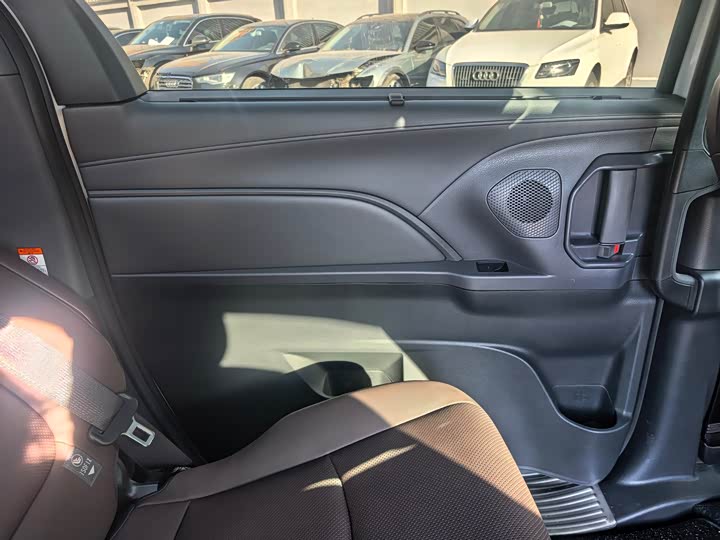 Toyota Granvia 2024 2024款 2.5L混动 尊贵PLUS四驱版