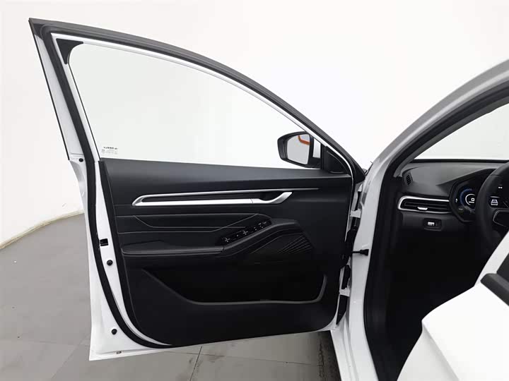 Geely Emgrand 2025 2025款 第4代 1.5L 手动龙腾版