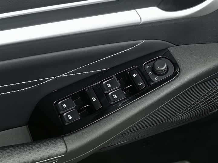 Geely Emgrand 2025 2025款 第4代 1.5L 手动龙腾版