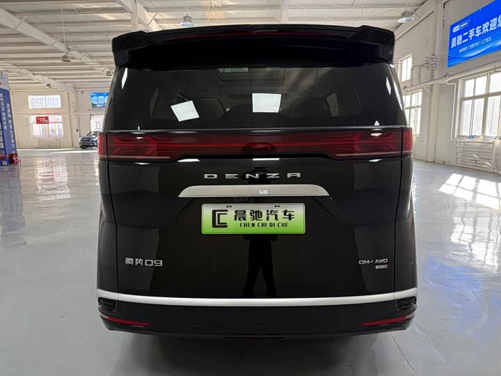 Denza D9 2025 2025款 DM-i 智驾版 1020 四驱旗舰型