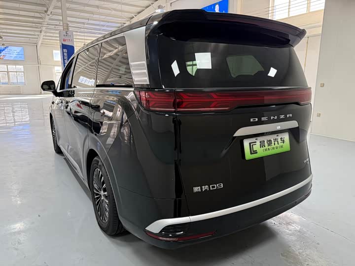 Denza D9 2025 2025款 DM-i 智驾版 1020 四驱旗舰型