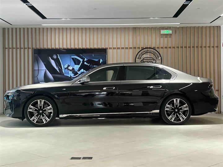 BMW i7 2023 2023款 xDrive60L M运动套装