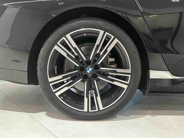 BMW i7 2023 2023款 xDrive60L M运动套装