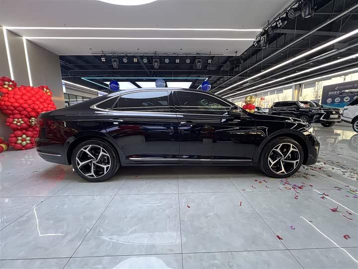 Volkswagen Passat 2025 2025款 出众款 330TSI 星空精英版