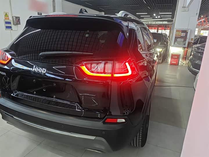Jeep Cherokee 2020 2020款 2.0T 两驱领先版