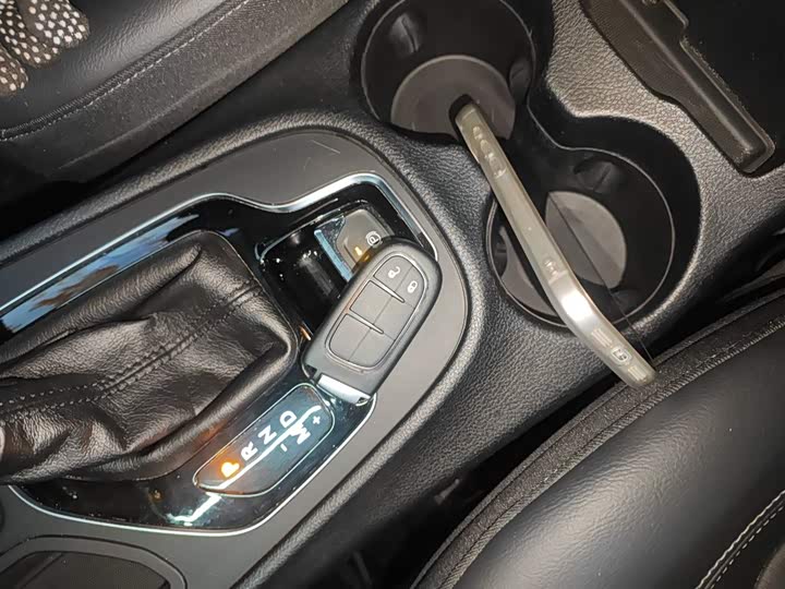 Jeep Cherokee 2020 2020款 2.0T 两驱领先版