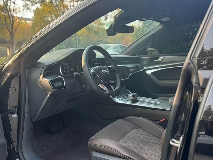 Audi A7L 2024 2024款 45TFSI S-line 筑梦型 流晶套装